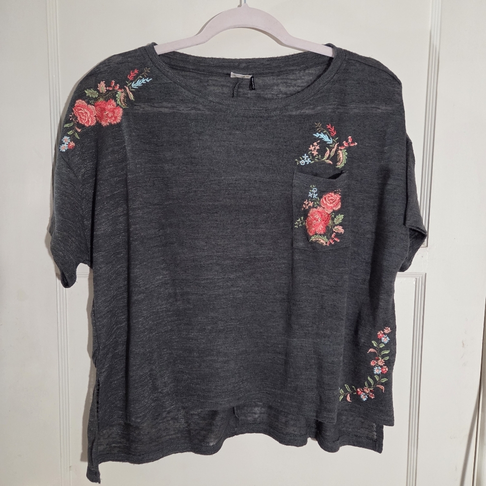 Akemi + Kin Womens Short Sleeve Greem Floral Embroidered Shirt